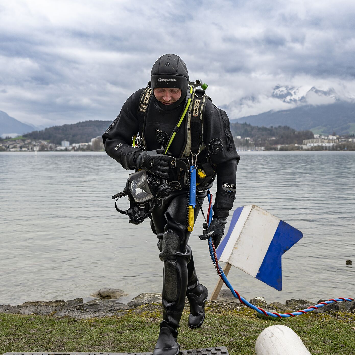 Kibag taucharbeiten saugen taucher