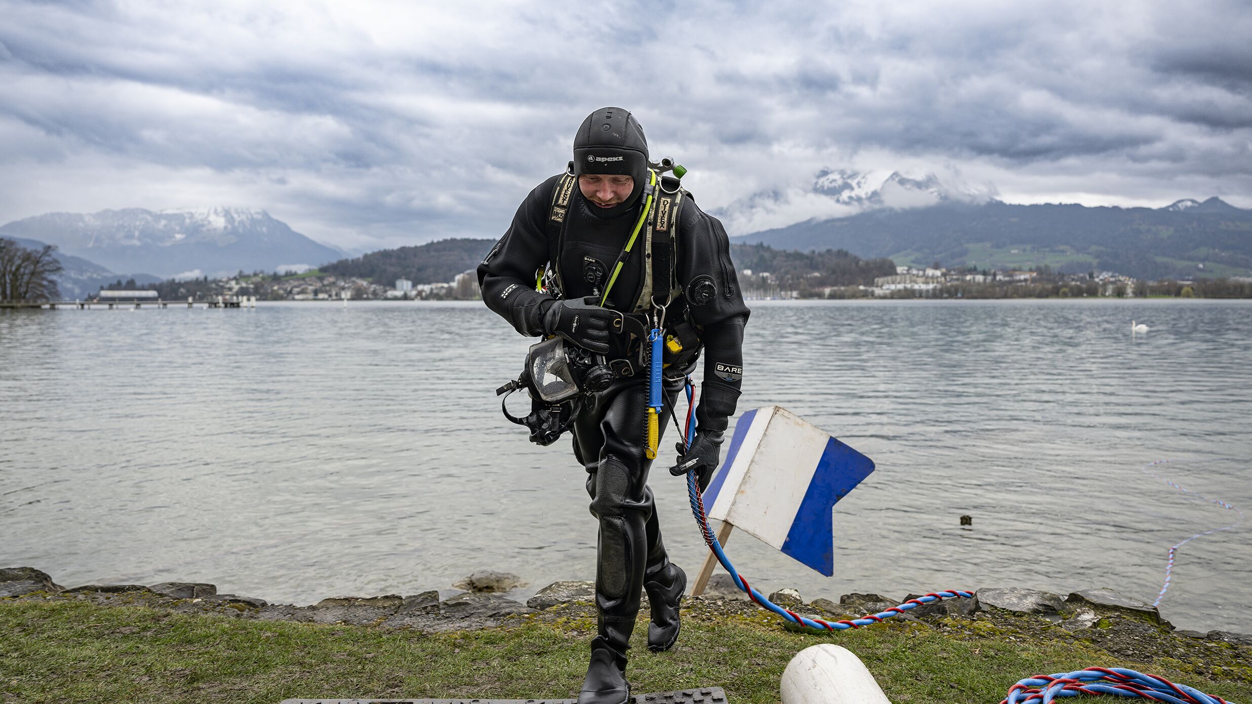 Kibag taucharbeiten saugen taucher