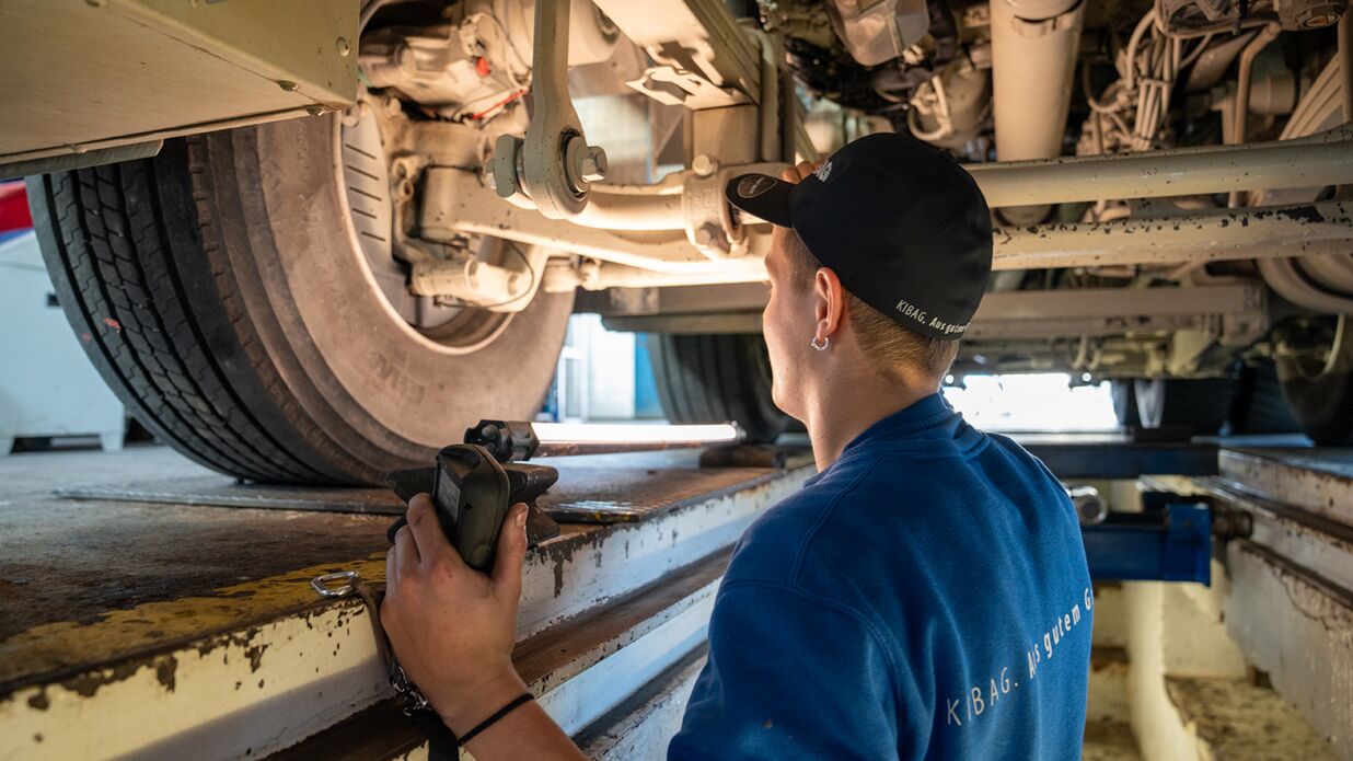 KIBAG Automobil Mechatroniker Unterboden Lehrstelle