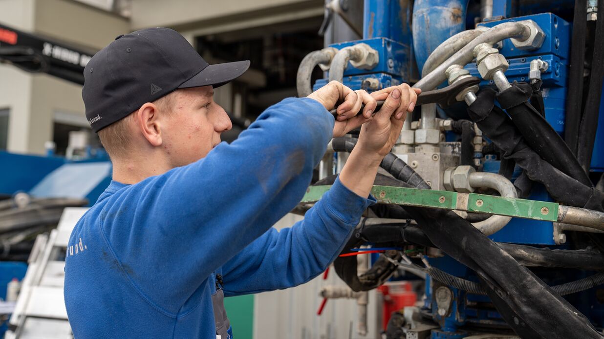 KIBAG Baumaschinenmechaniker arbeiten Lehrstelle