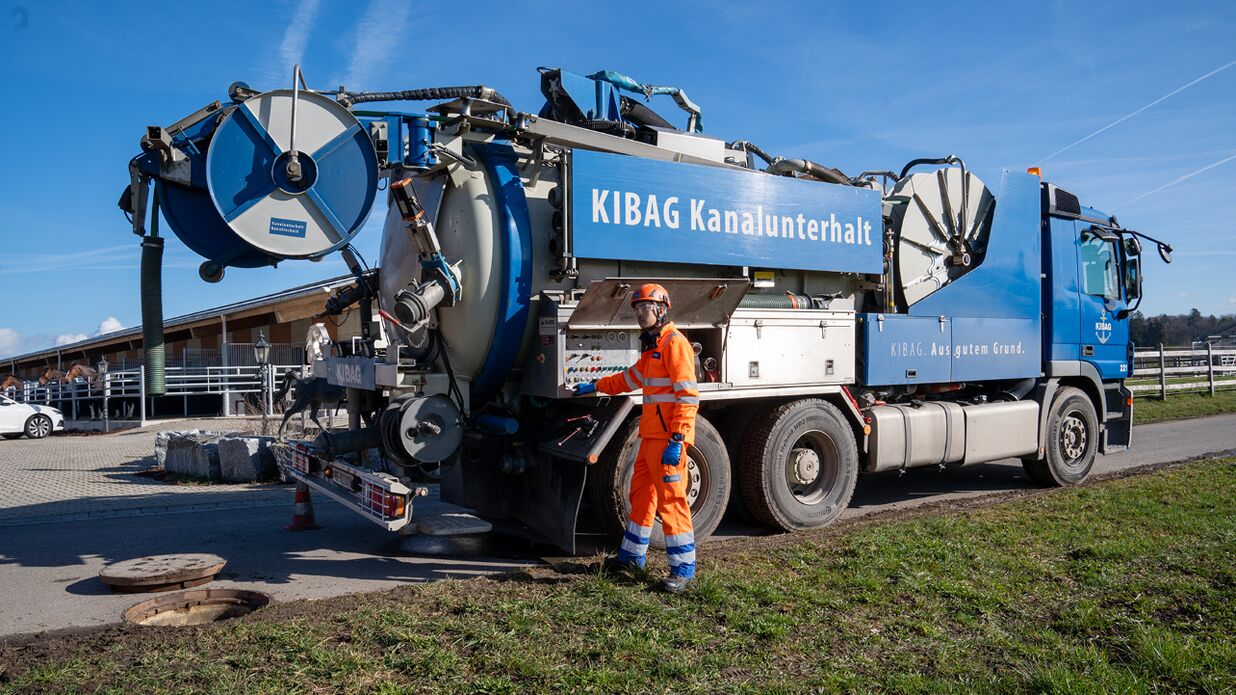 KIBAG Entwaesserungstechnologe Kanalunterhalt Fahrzeug Lehrstelle